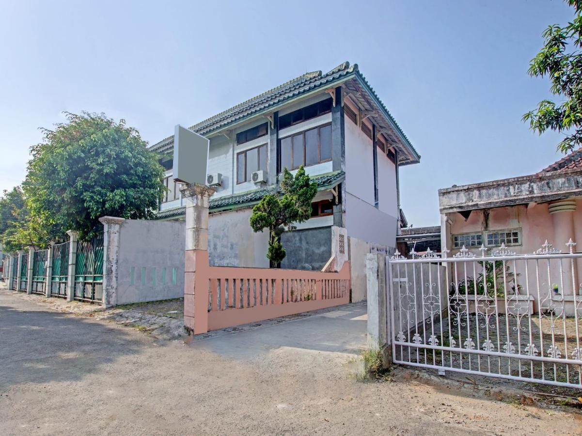 Oyo 91490 Hotel Rumah Kita Чиребон Екстер'єр фото
