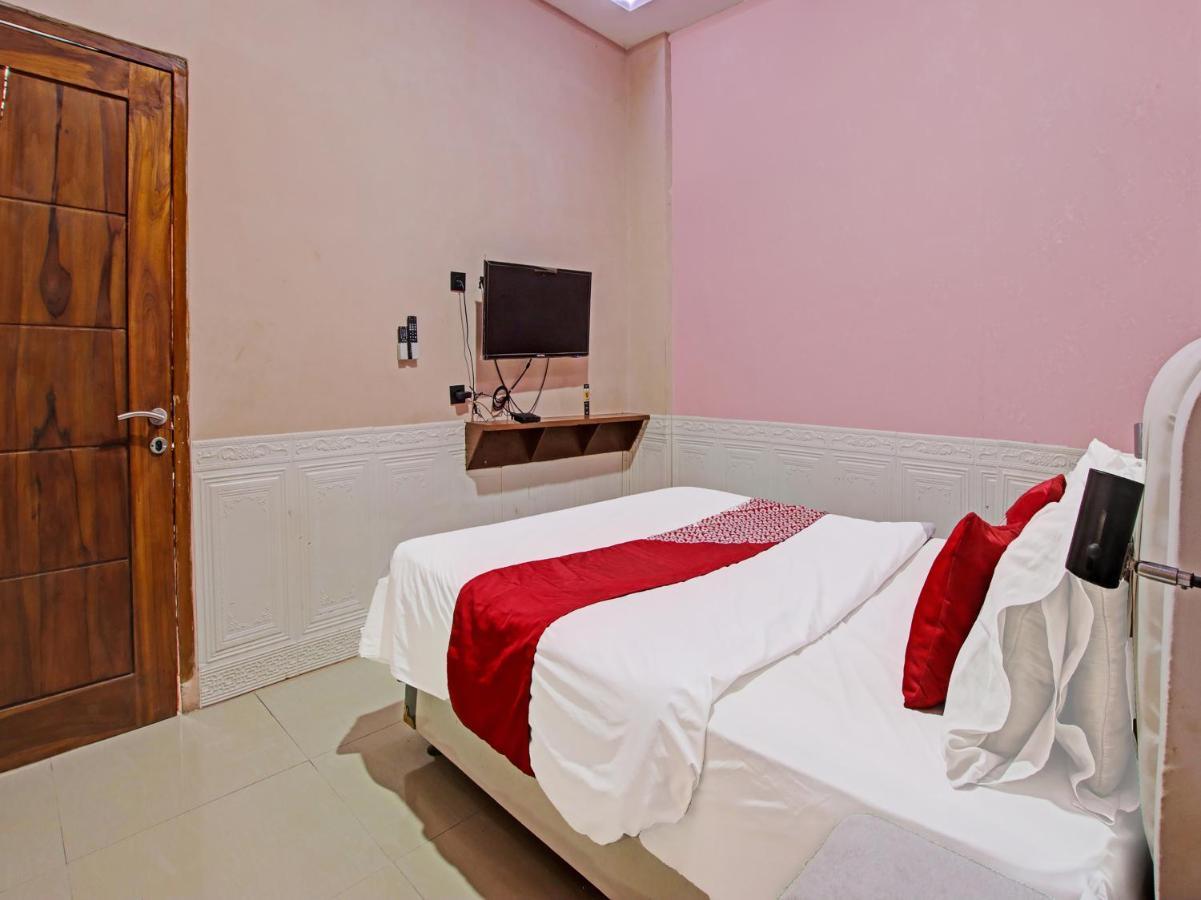 Oyo 91490 Hotel Rumah Kita Чиребон Екстер'єр фото